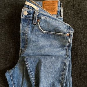 Levis wedgie straight leg ankle jeans